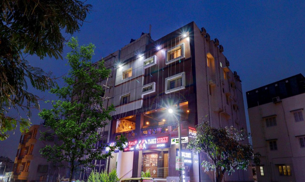 Treebo Three Street Inn Бангалор Экстерьер фото
